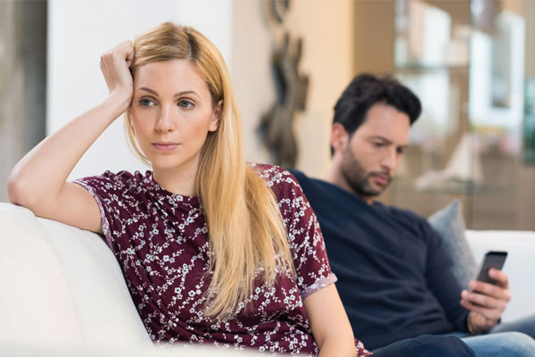 حس نادیده گرفته شدن توسط همسر | چرا مردان و زنان متاهل به همسران خود خیانت می کنند؟